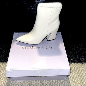 Brand new, never worn !!